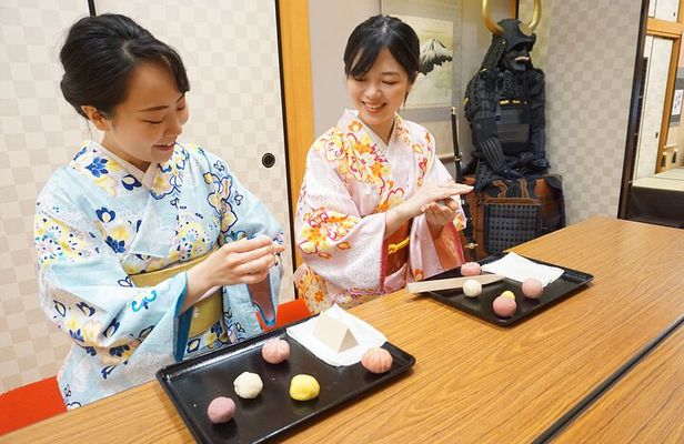 Tokyo 6 h Private Guided Tour & Japanese Sweets Making Experience
