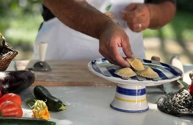 Cook and Eat in a Citrus Grove in Sorrento 