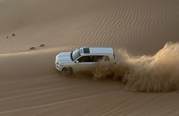 Abu Dhabi: 4-Hour Morning Safari with Camel Ride & Sand boarding