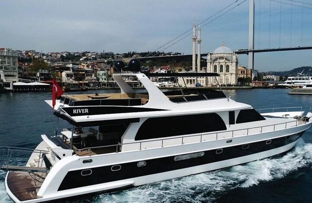 Dolmabahçe Palace Tour & Sunset Cruise on Luxury Yacht