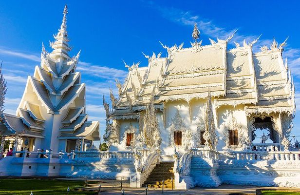 Small Group 1-Day Tour to Chiang Rai 3 Temples, Long-neck Tribe 