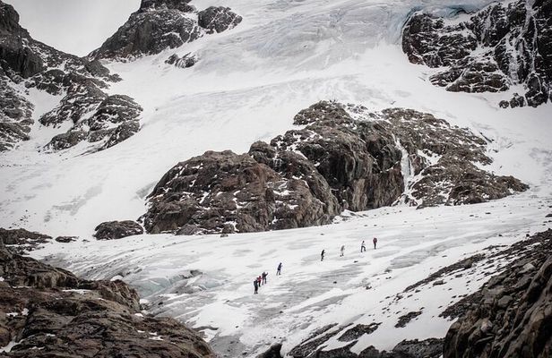 Short trekking to Vinciguerra Glacier and Laguna Tempanos