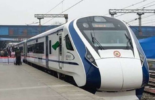 Gatimaan Train Tour, Delhi- Agra - Delhi: With Train Tickets.