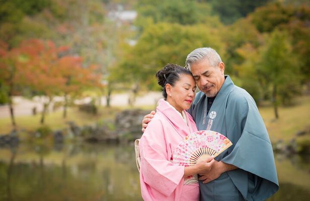 A Privately Guided Photoshoot in Beautiful Kyoto by a Pro
