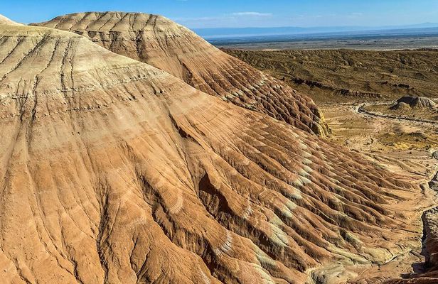 Singing dunes & Aktau mountains group tour to Altyn Emel 