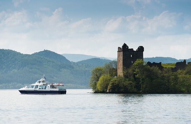 Loch Ness 1-Hour Cruise with Urquhart Castle Views