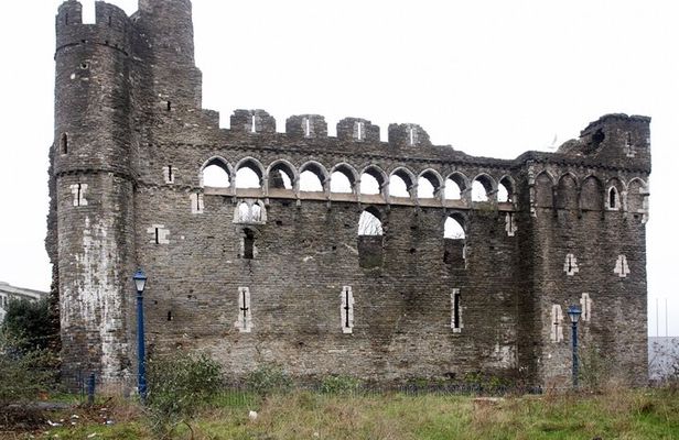 Swansea Historical and Cultural Private Tour with Local Guide