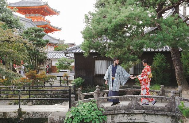 Photo Shoot with a Private Vacation Photographer in KYOTO, JAPAN