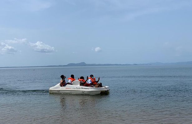 Private 8 Hour Day Trip to Shai Hills with Volta Lake Cruise