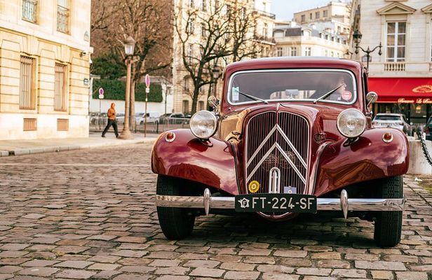 Guided tour of Paris in Citroën Traction Avant or DS 21