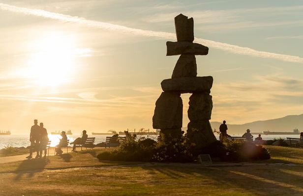Vancouver Sunset and City Lights Trolley Tour