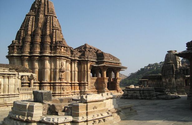 Guided Day Trip to Eklingji & Nagda Temples with Monsoon Palace