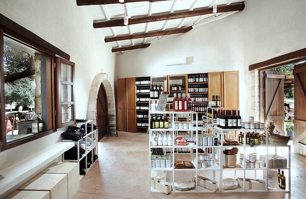 Manousakis Winery Shuttle Service Tour and Taste