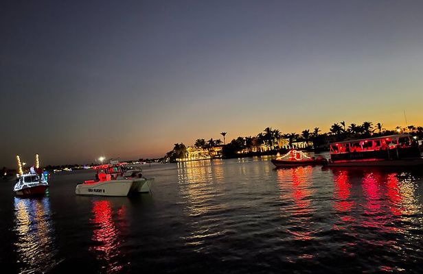 Private Holiday Light Cruise Tour and Sunset Port Royal Naples