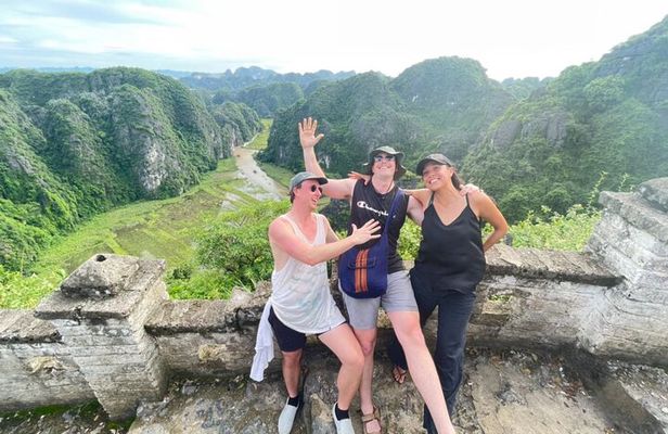 Hoa Lu - Trang An - Mua Cave - LIMOSINE TRANFSER