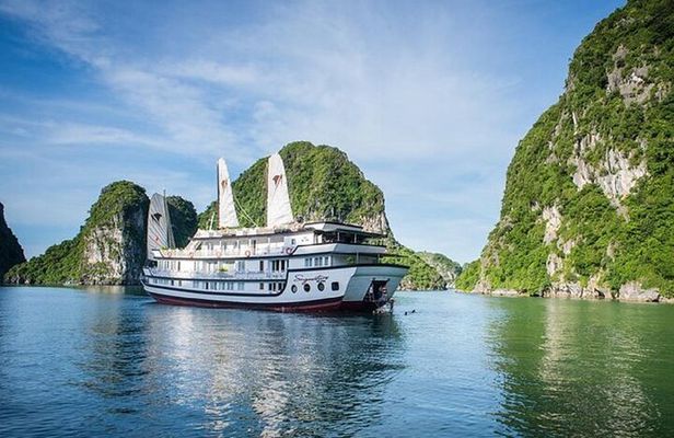 Bai Tu Long Bay 2 Day 1 Night Cruise