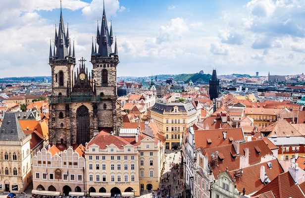 Prague Royal Castle, St Vitus, Golden Lane Tour with Tickets