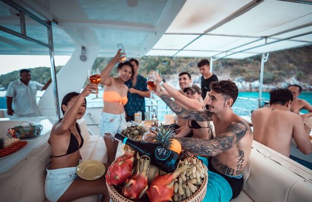 Phuket Luxury Catamaran: Phi Phi, Maya Bay&Maiton with Snorkeling