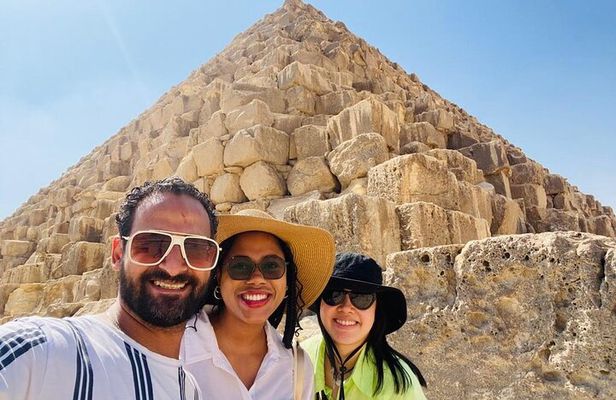 Guided day tour to Giza pyramids