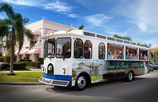 Guided Tour of Naples on a Vintage Trolley (Hop on - Hop off)