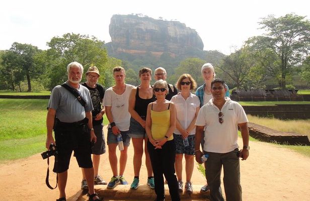 5 Days/4 Nights Private Tour in Sri Lanka with HB Accommodation