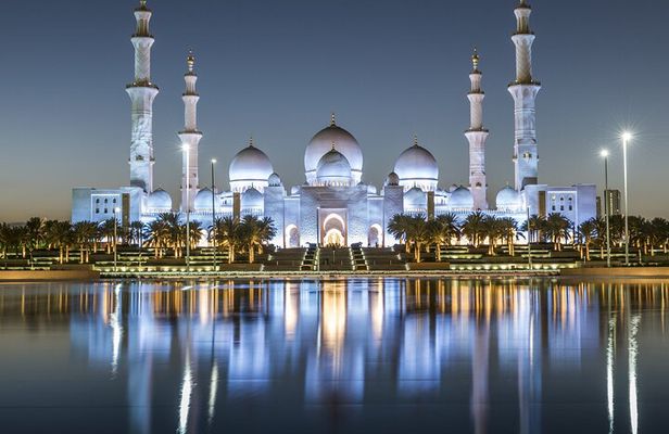 Abu Dhabi Tour in Private 4x4 with Grand Mosque, Louvre & Ferrari