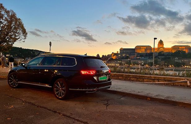 8-hour private Budapest city tour by car / minivan