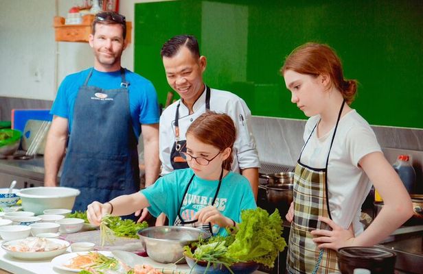 Private cooking class tour with Master Chef
