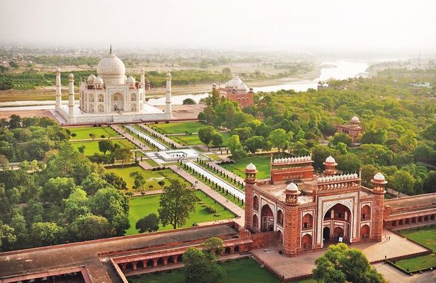 From Delhi to Taj Mahal and Agra Tour By Superfast Train