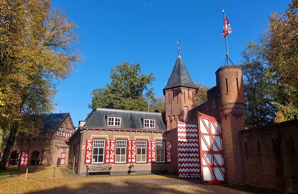 Small Group Tour to Muiderslot & Castle de Haar from Amsterdam