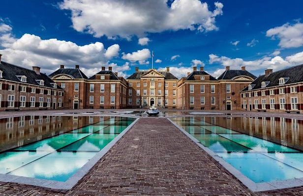 Private Tour to Royal Palace & Castle de Haar from Amsterdam