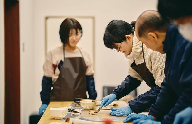 Making of Echizen Lacquerware and Tray Lacquering Experience