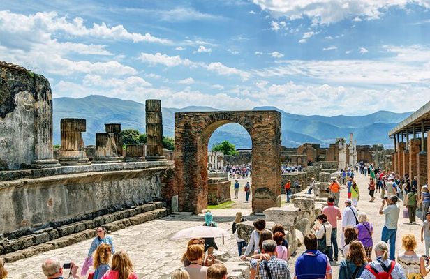 Skip the line Pompeii Guided Tour from Sorrento