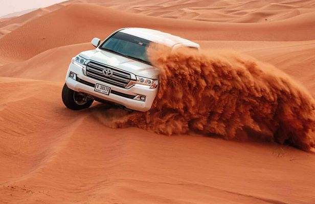 Evening Desert Safari Tour with BBQ Dinner and Live Show in Dubai