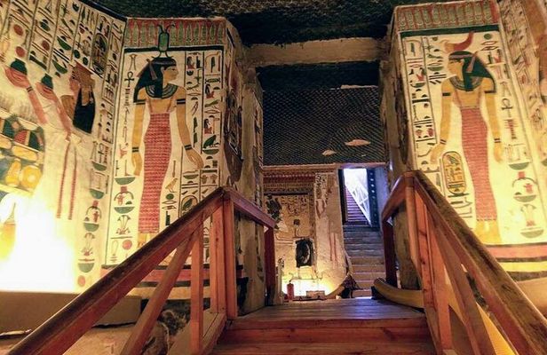 Private Tour Valley of the Queens Habu Temple and Deir El Madina