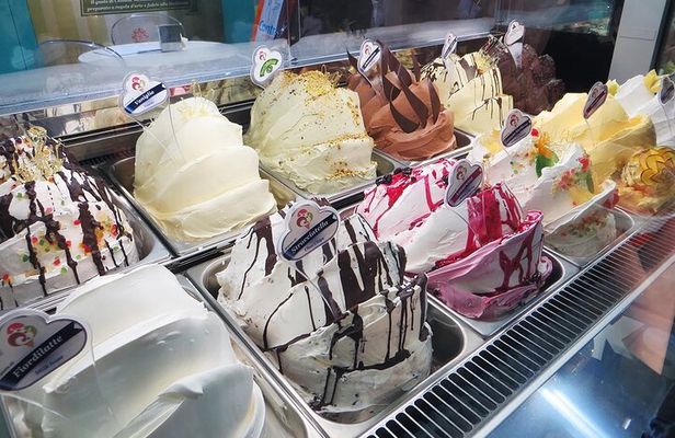 Bari with a local tour guide and the best artisan ice cream 