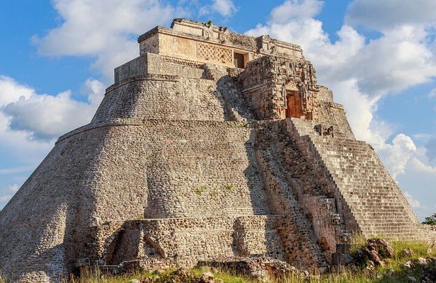 6-hour Guided Tour to Uxmal and Kabah Express