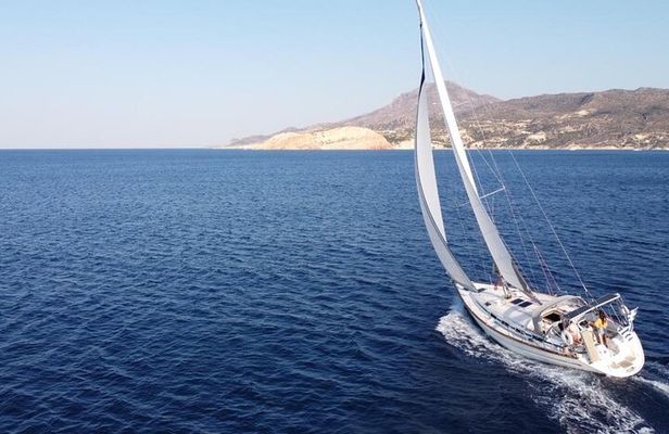 Private Daily Sailing Cruise to Discover the Highlights of Milos