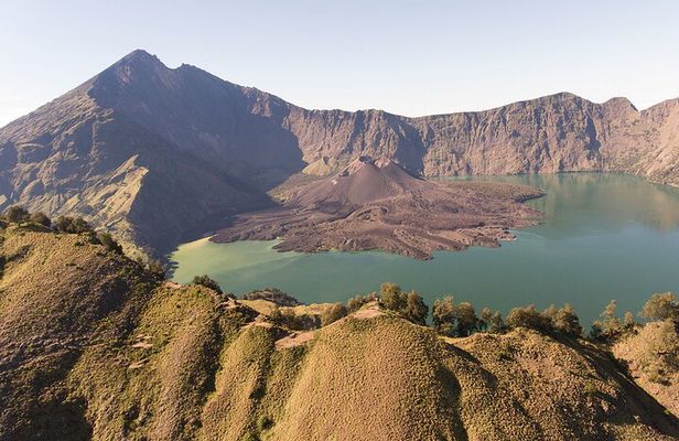 3 Days Tour in Mount Rinjani Summit with Lake Hiking