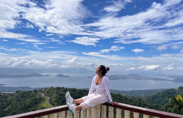 Tagaytay Day Tour sightseeing with Panoramic Taal volcano view
