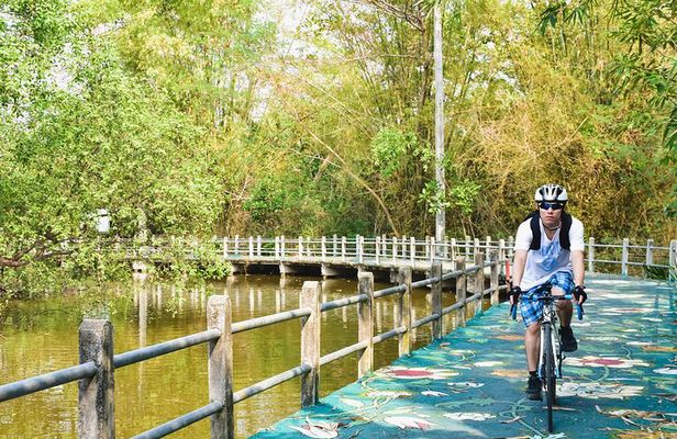 Bangkok Cycling Tour Khlong Toei Market and Bang Krachao Island