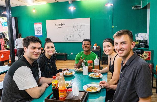 Phnom Penh Evening Food Tour - Inclusive 5 stops local Tastings