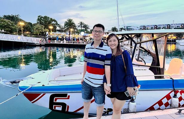 Cruise and Dining Adventure in Tropical Paradise of Singapore