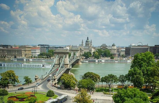 Best of Budapest Private Driving Tour