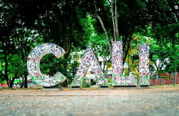 Cali: Walking tour of the historic center