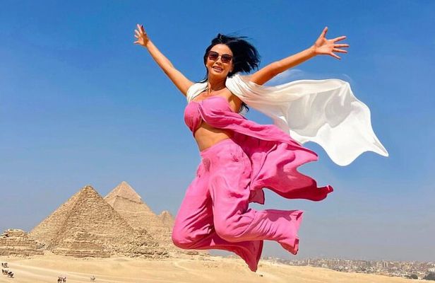 Pyramids and Sphinx Cairo Museum Tour by Bus