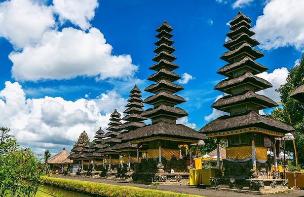 All Inclusive Tour to Tanah Lot Temple and Monkey Forest
