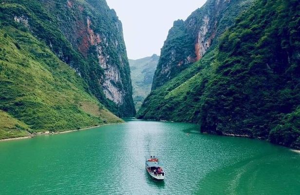 High Quality Small Group Ha Giang Loop Car Tour 3 Nights 2 Days