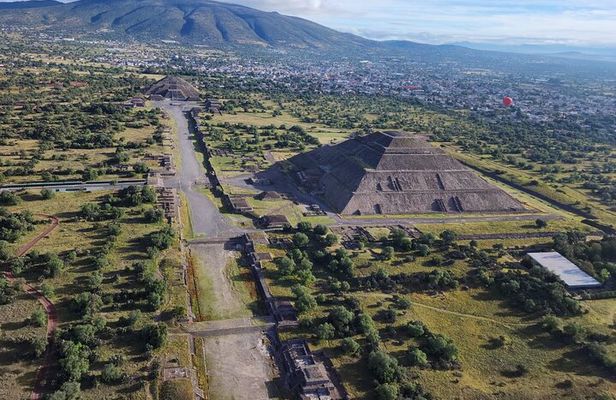 Vegan and Vegetarian Teotihuacan Experience with Homemade Lunch