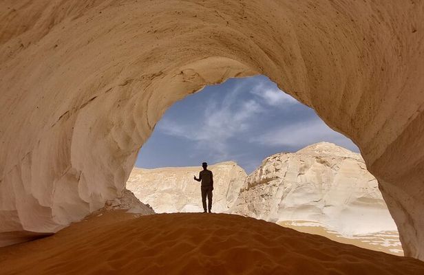 Overnight White Desert Safari from Cairo Black Desert and Camping